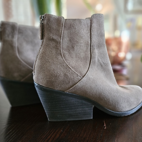 EILEEN FISHER Ankle Boots Booties Soft Suede Leather - Picture 1 of 8